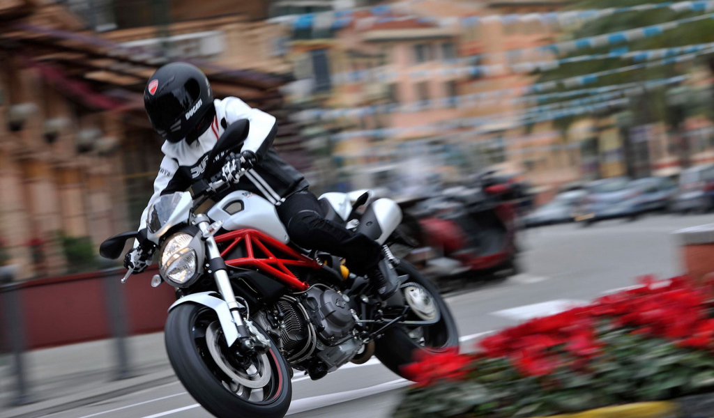 Дукати Монстер 796