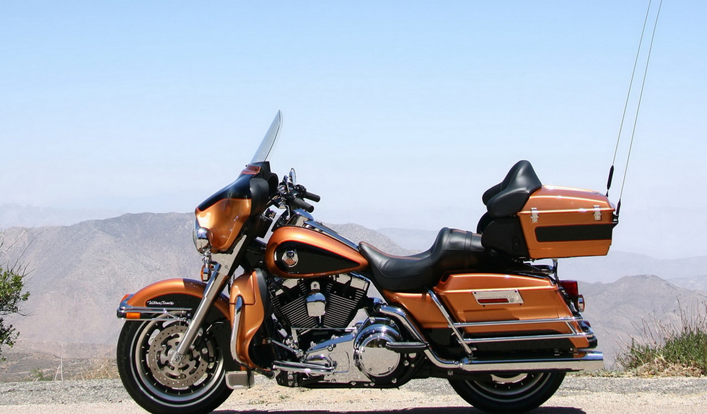 Харлей Девидсон FLHTCU