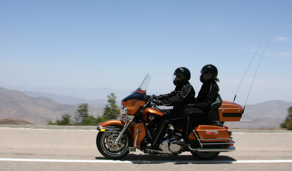 Харлей Девидсон FLHTCU