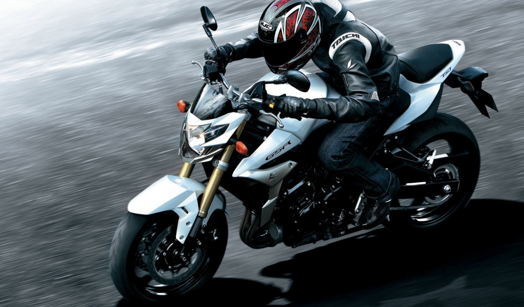 New Suzuki GSR 750