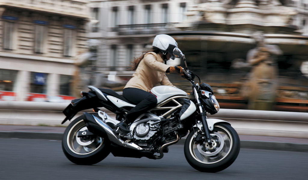 мотоцикл Сузуки F650