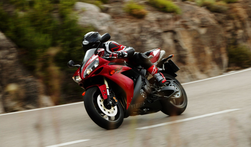 мотоцикл Ямаха R1