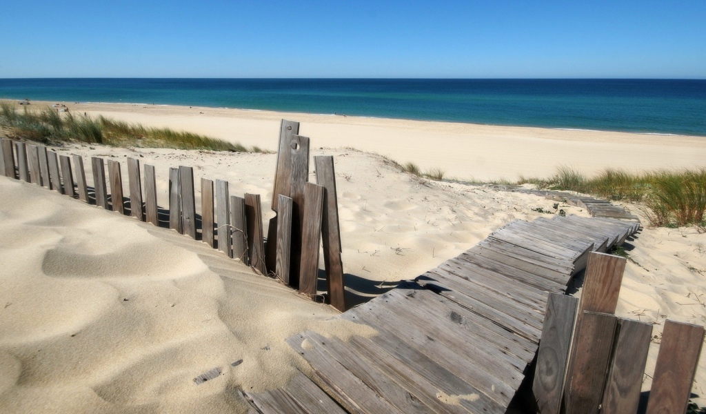 Песчаный берег