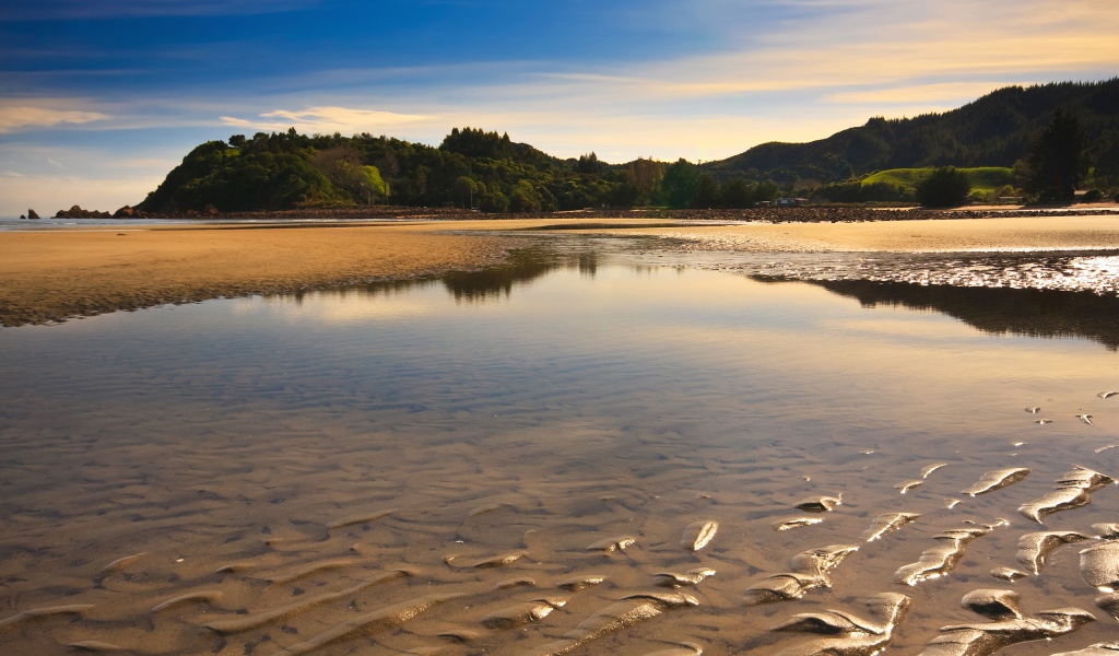 Отлив на пляже