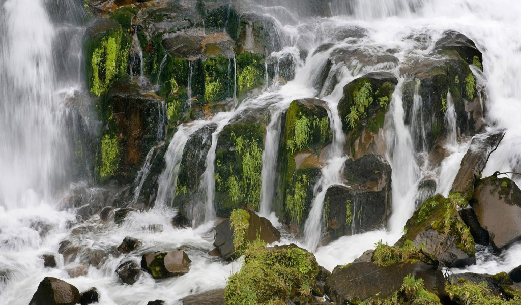 Красивый водопад