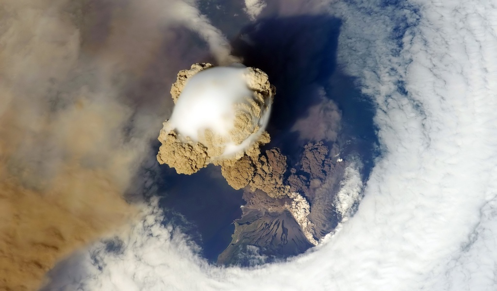 Извержение вулкана