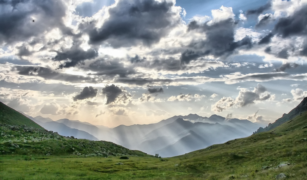 Горы на горизонте