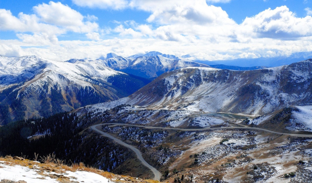 Узкая горная дорога