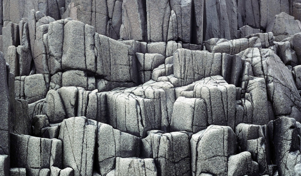 Скалы покрытые инеем