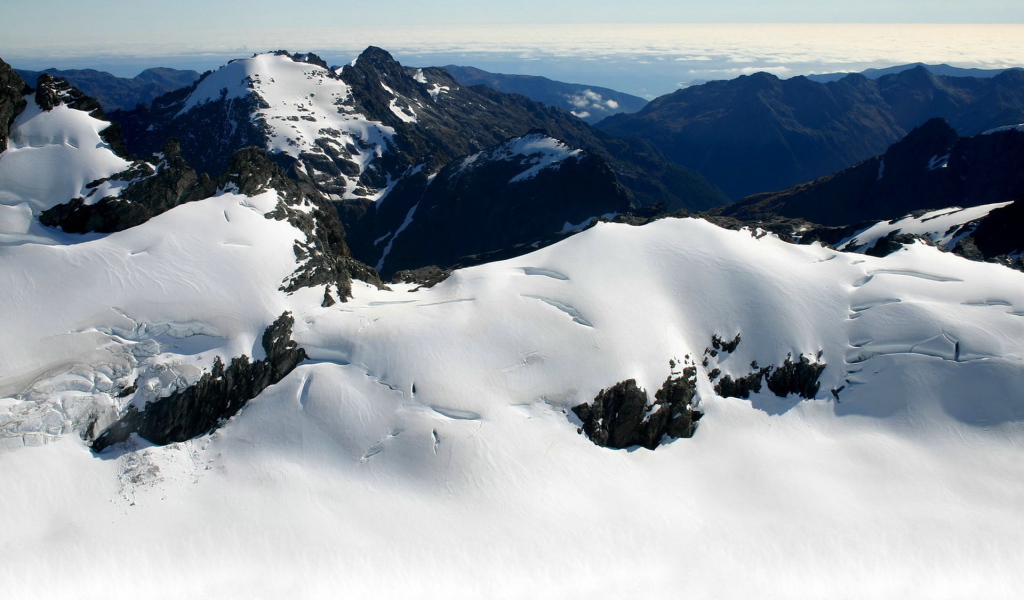 Снег, горы и небо