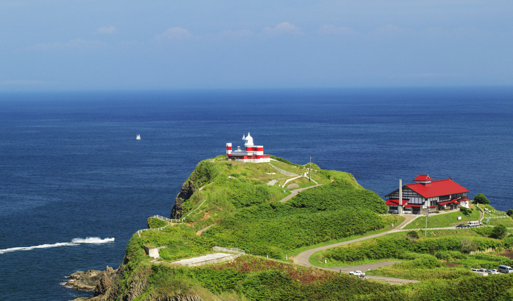 Маяк на берегу