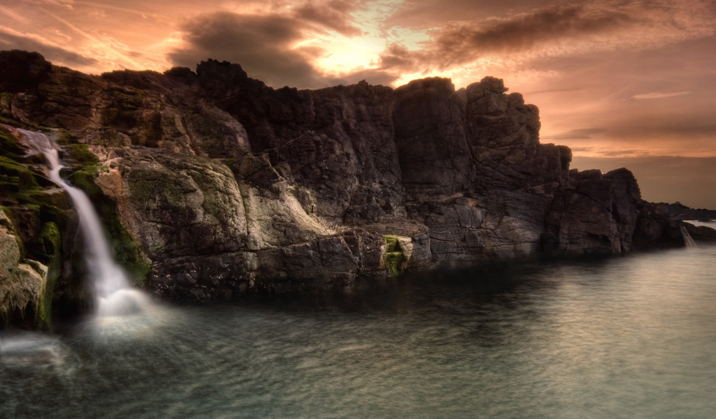 Высокий скальный берег