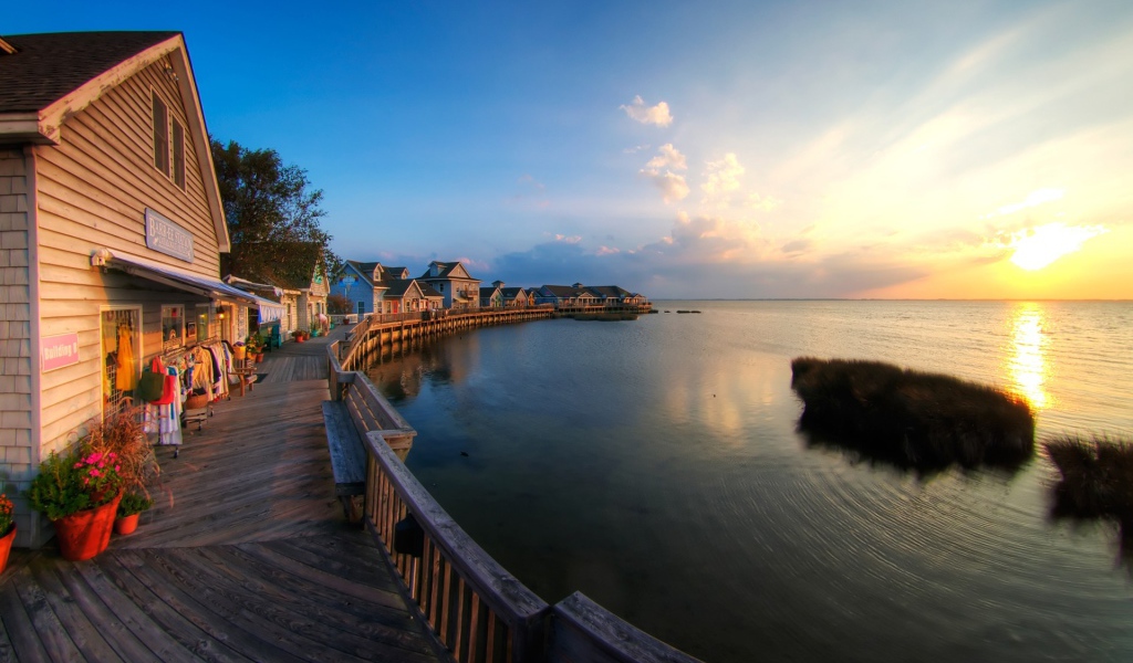 Магазинчики на берегу