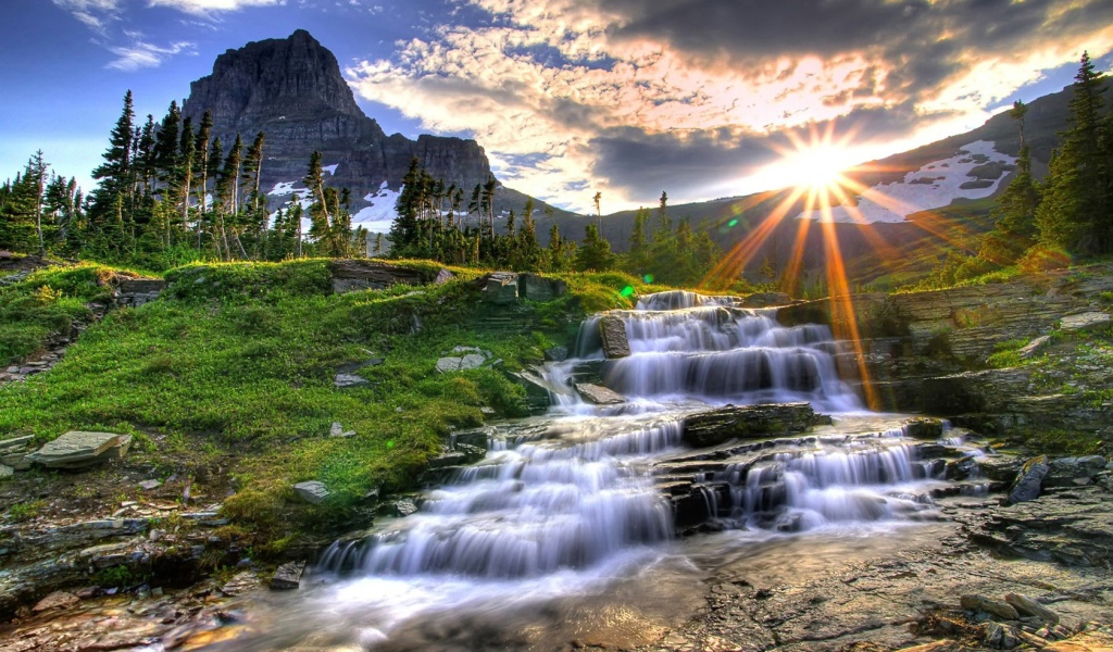 Горы и ручей