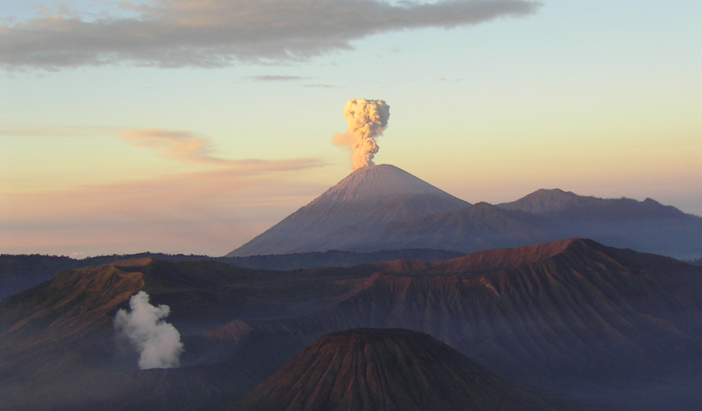 Вулкан Махамеру, Индонезия