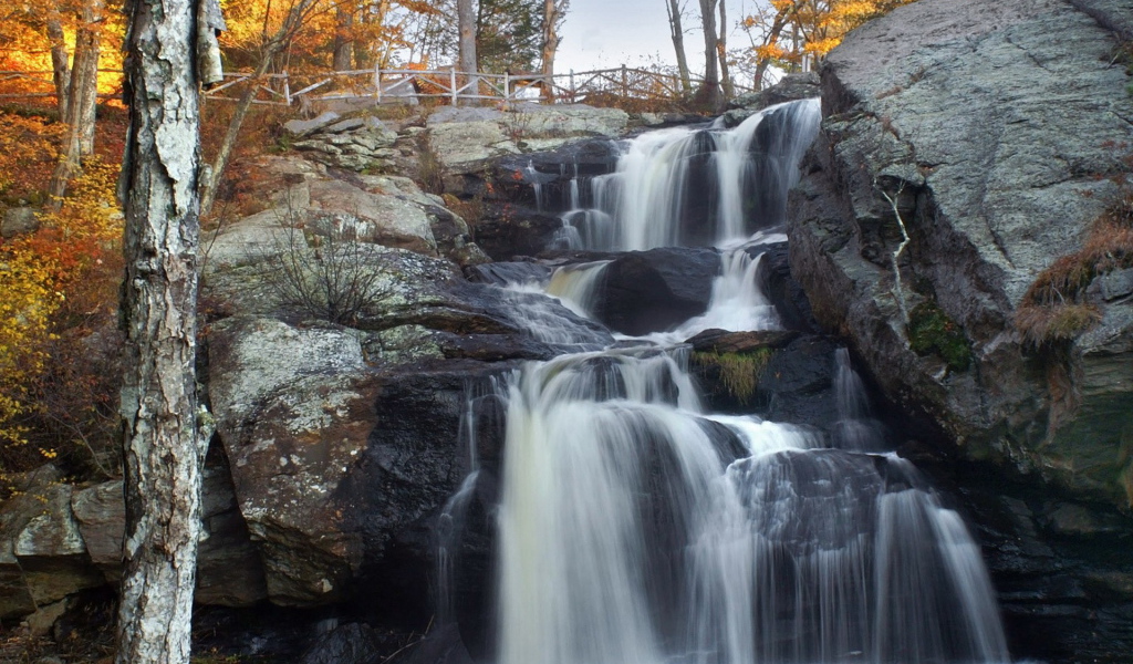 Осенний водопад