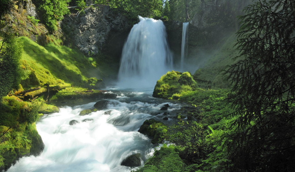 Водопад на лесной речке