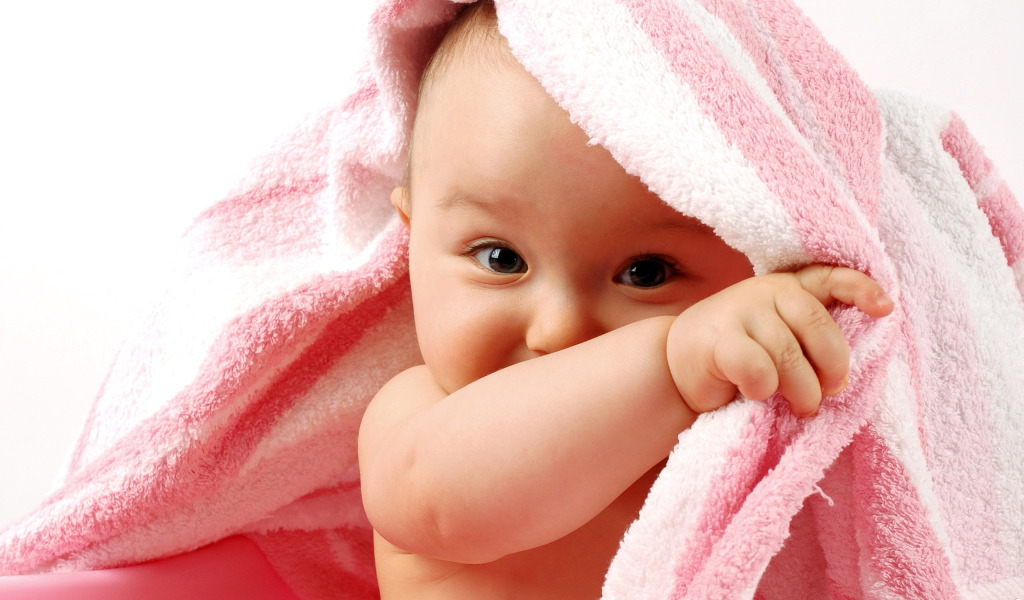 Малыш под одеялом