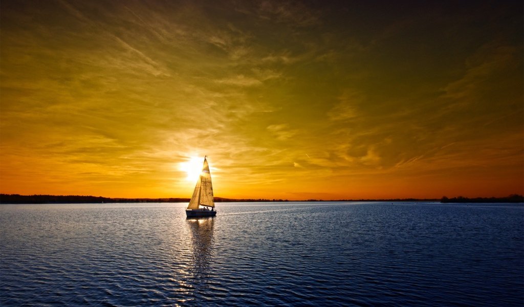 Парусник на закате