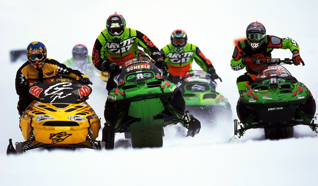 Гонки на снегоходах