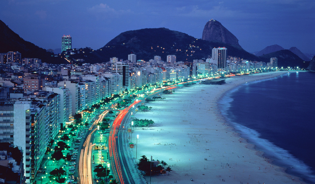 Ночной городской пляж в Бразилии