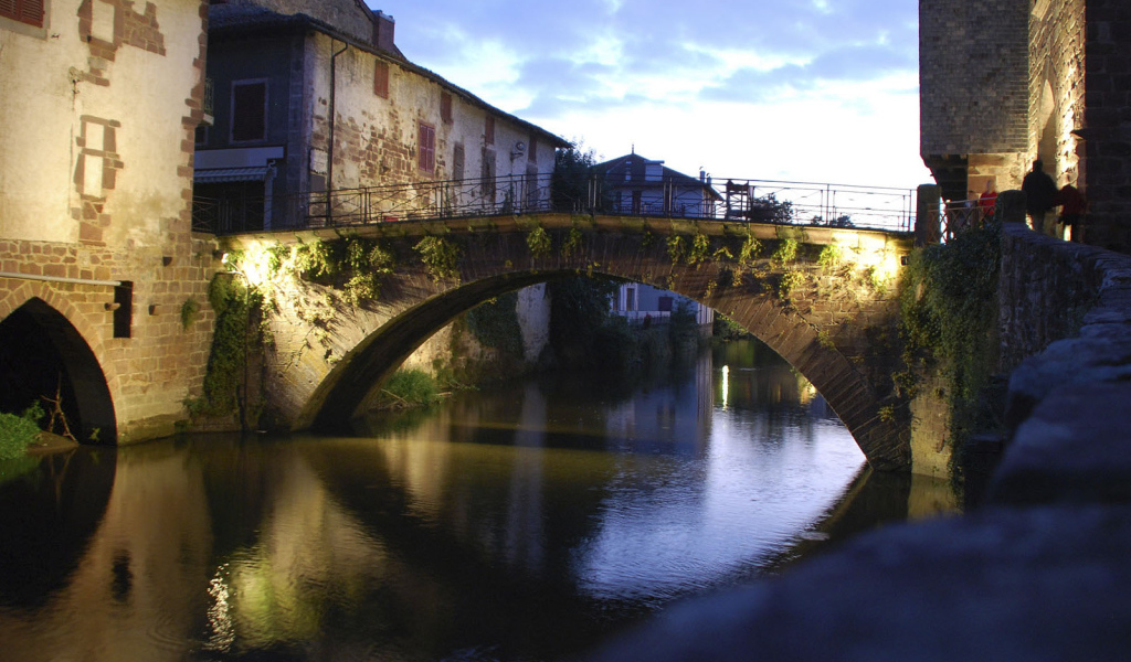 Мост через реку