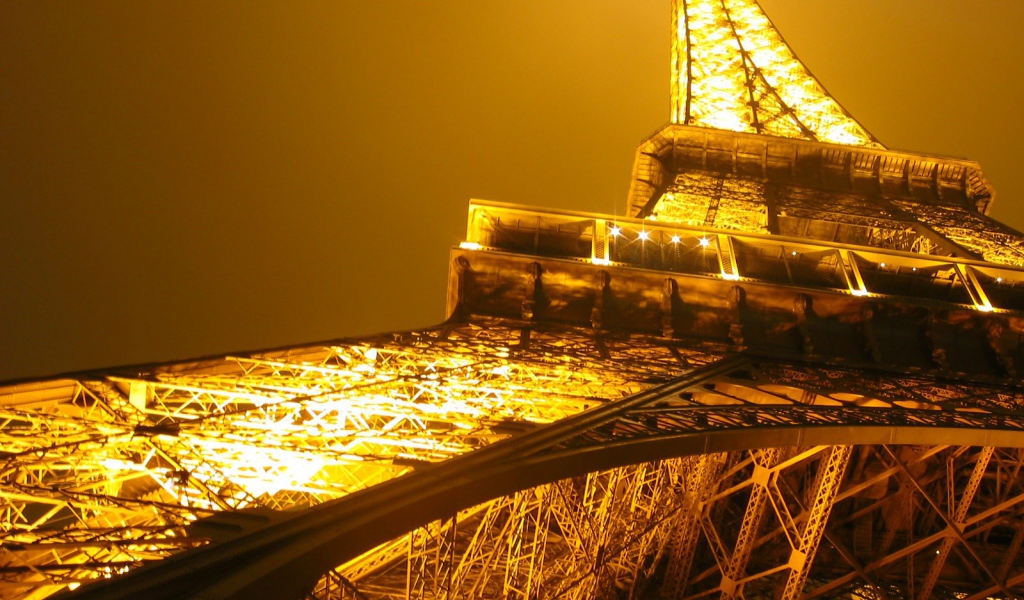 Освещение Эйфелевой башни