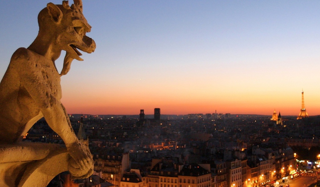 Гаргулия ночной Париж