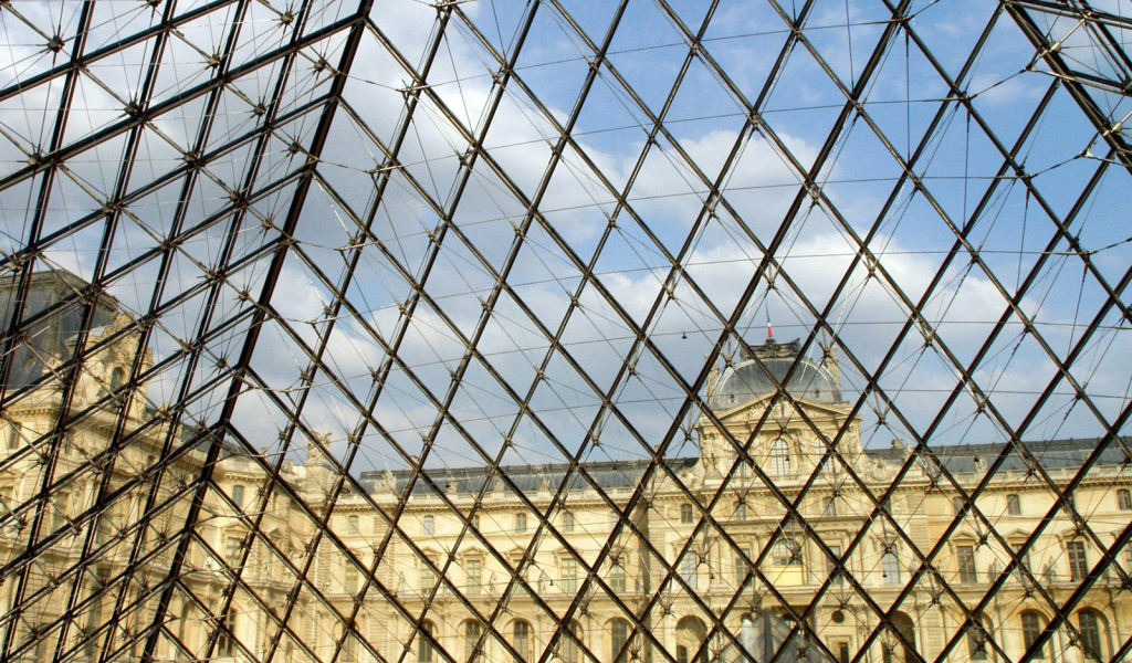 Лувр музей в Париже