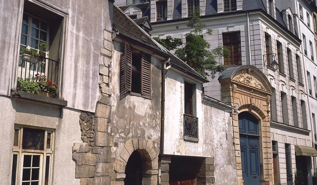 Улочка в Париже