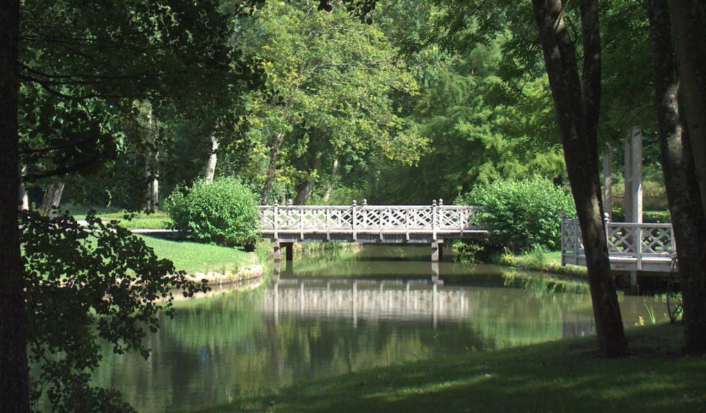 Мостик в парке