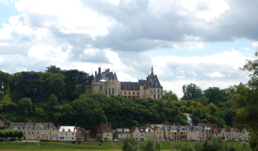 Городок у замка