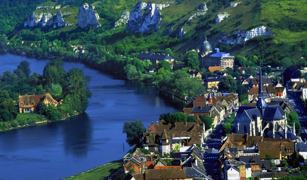 Деревня на берегу Сены