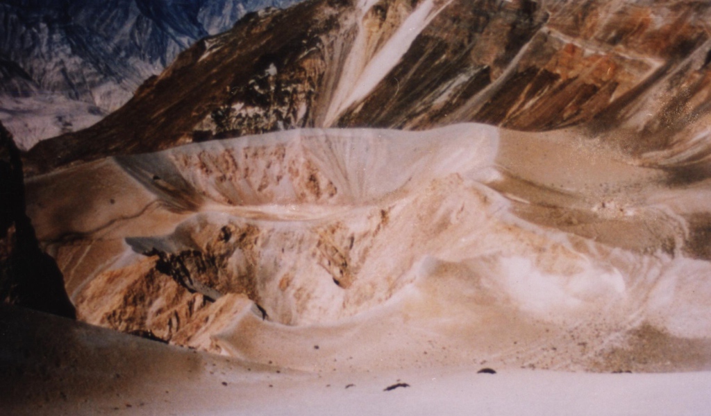 Извержения вулкана Эйяфьядлайёкюдль