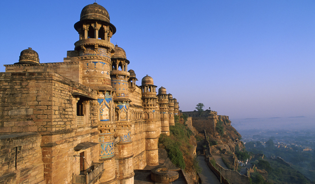 Замок на холме