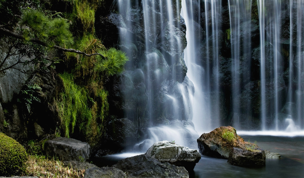 Водопад в Японии