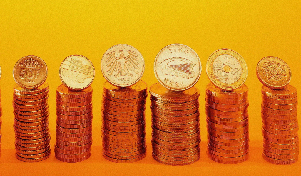Стопки монет