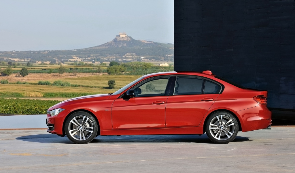 Красный BMW-3-Series-Sedan