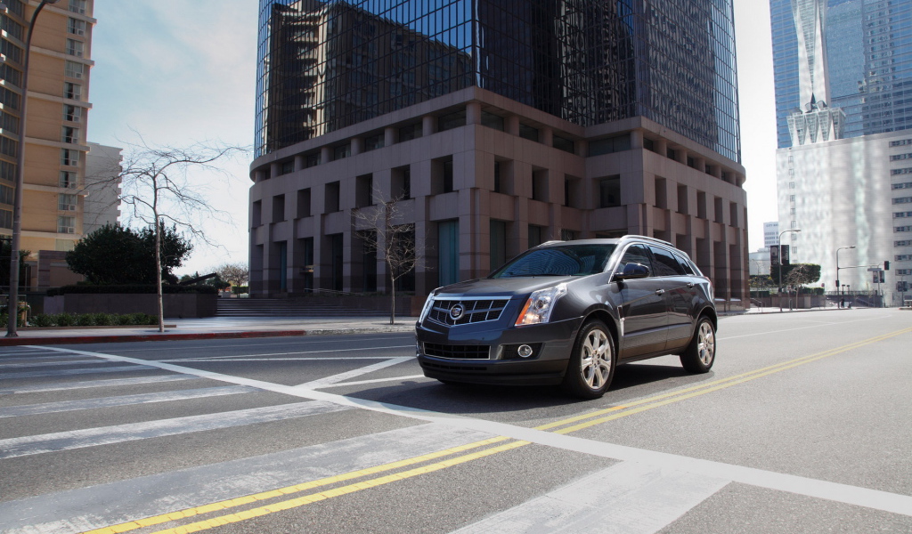Cadillac SRX в городе