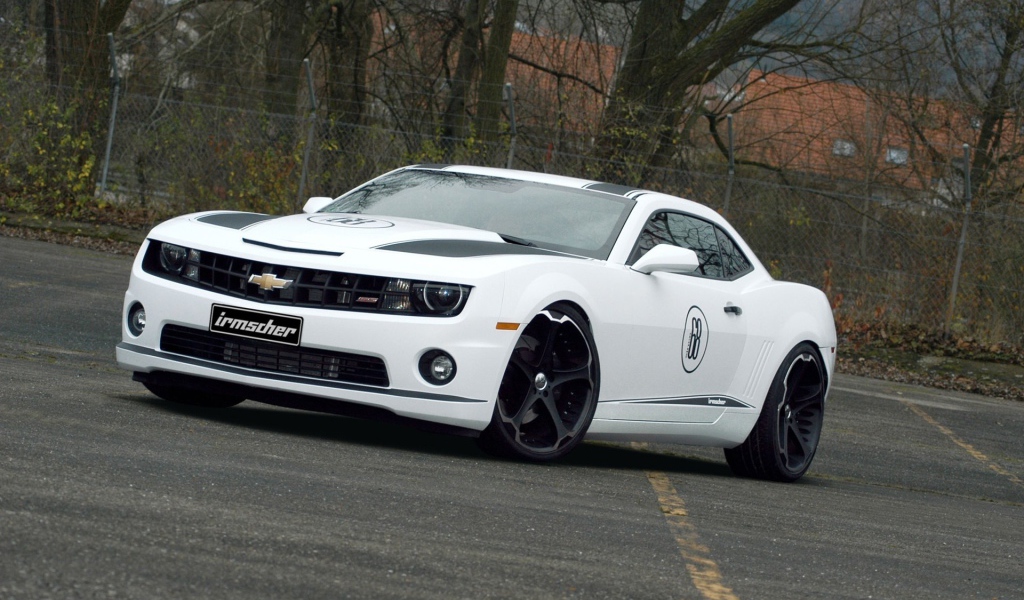 белый Chevrolet-Camaro