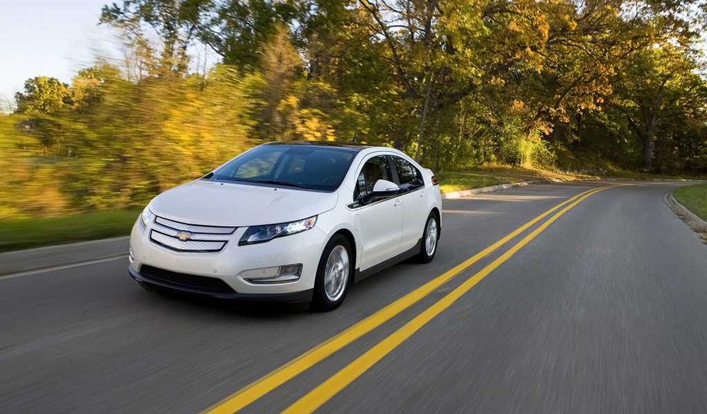Chevrolet-Volt-White