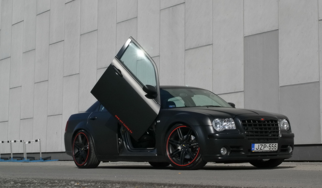 Chrysler-300C-Hemi-SRT-8