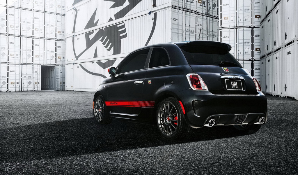 Черный Fiat-500 Abarth