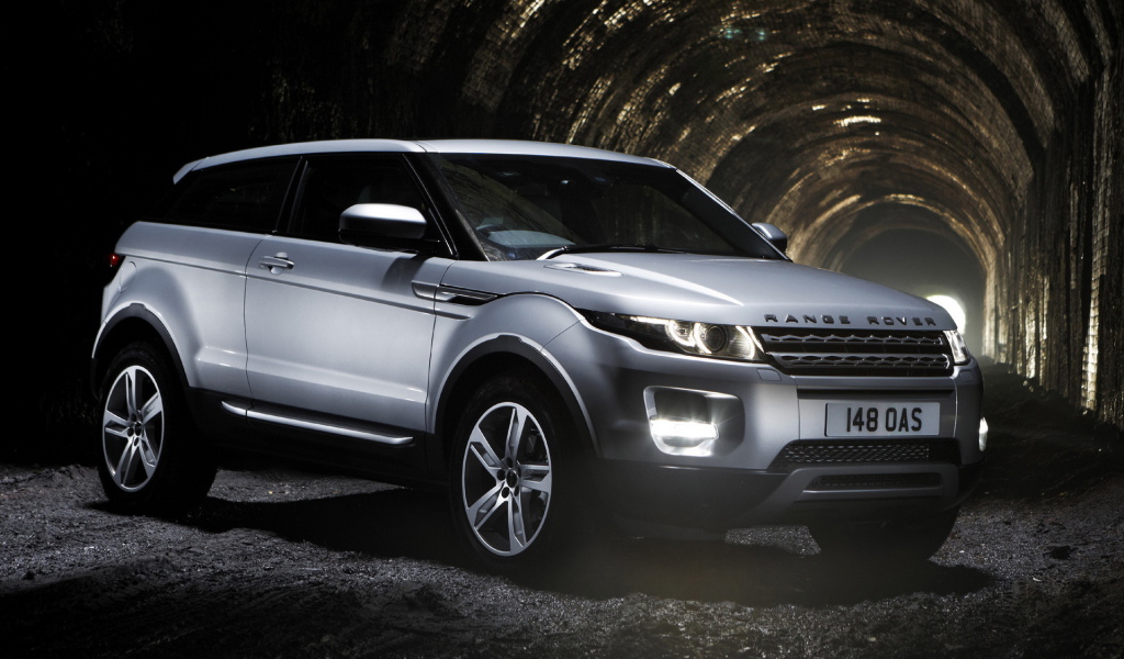 Range Rover Evoque в тоннеле