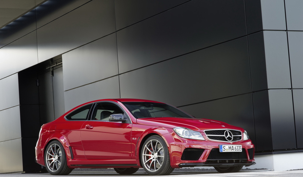 Mercedes-Benz-C-63-AMG-Coupe