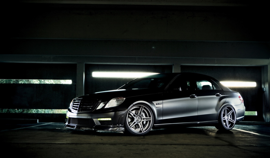 Mercedes-Benz-E63 AMG