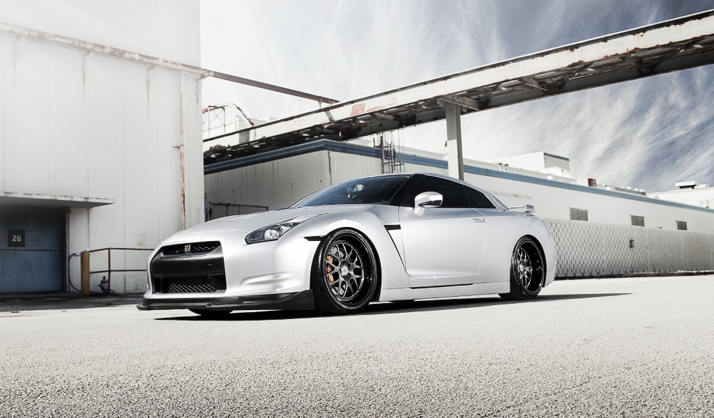 new Nissan GT-R