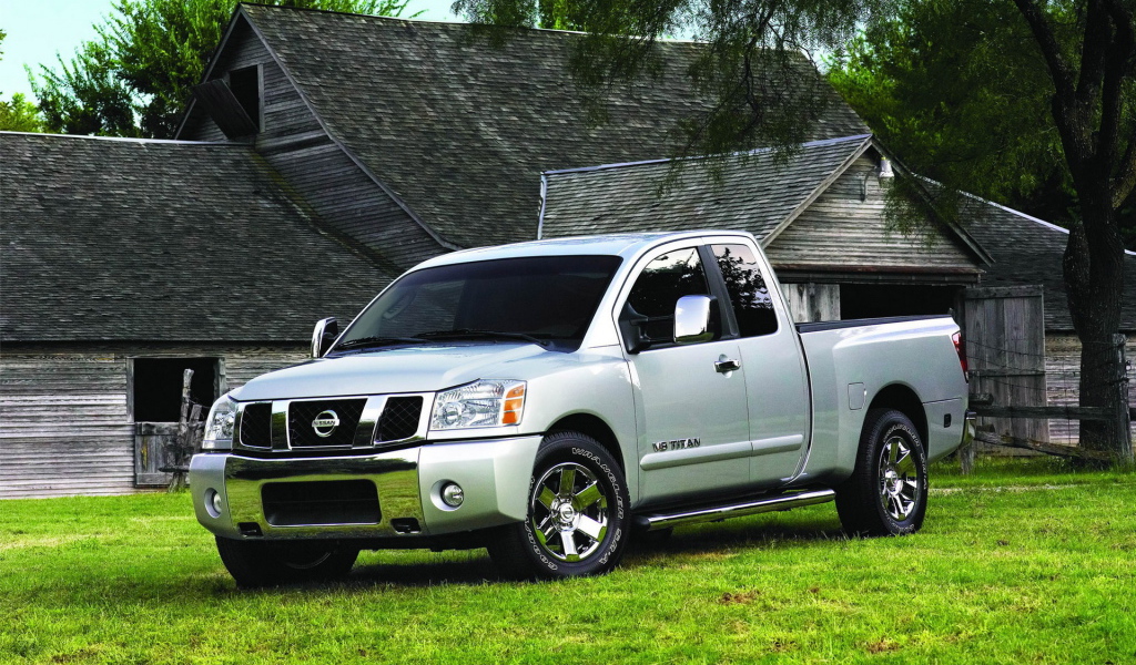 Nissan Titan V8