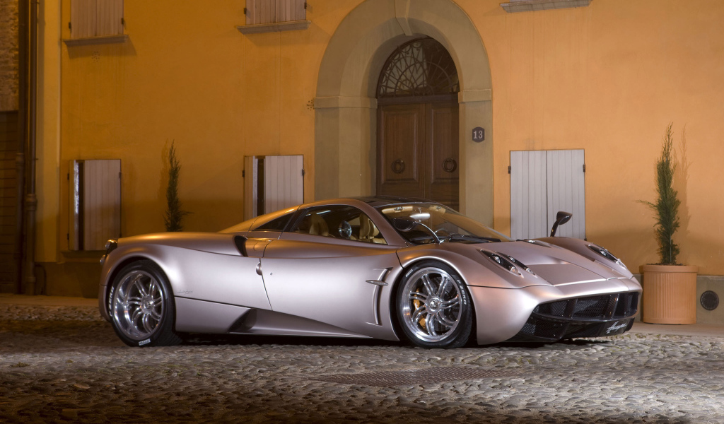 cуперкар Pagani Huayra