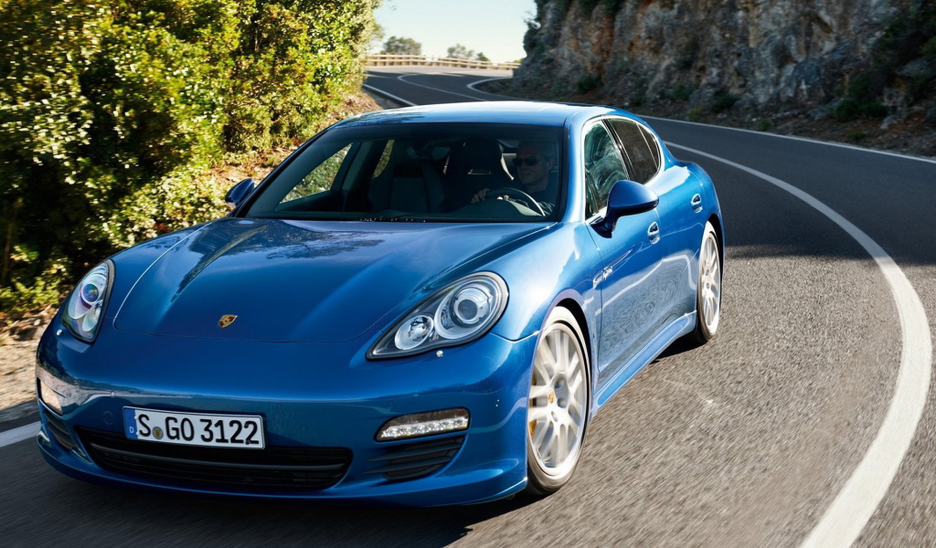 blue Porsche-Panamera S
